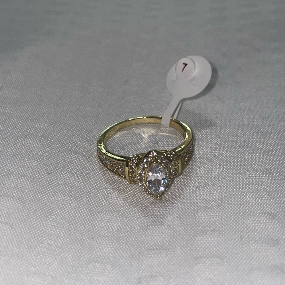 XuPing Elegant Gold Ring with Sparkling Gem